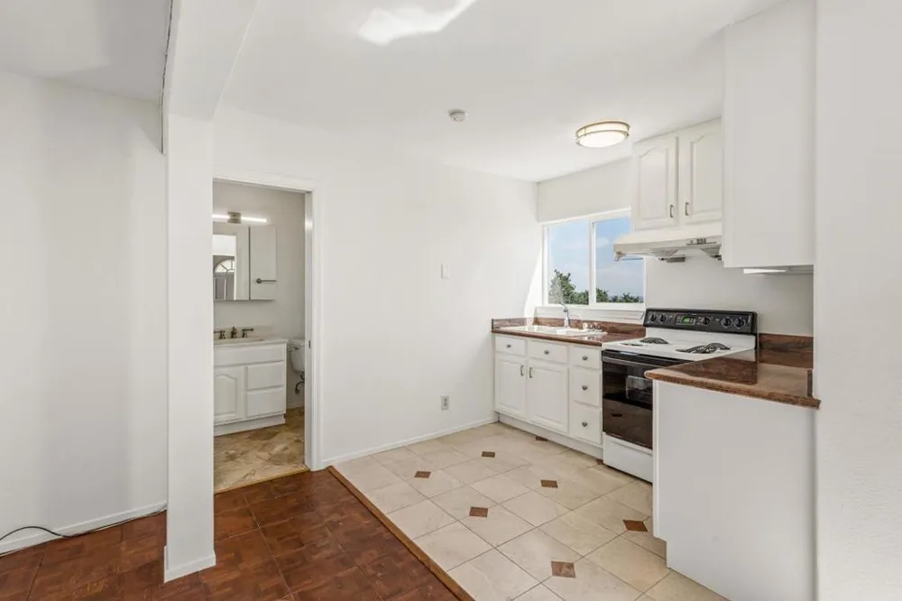 10955 Stonebrook Drive Los Altos Hills, CA 94024