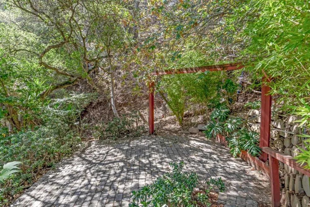 10955 Stonebrook Drive Los Altos Hills, CA 94024