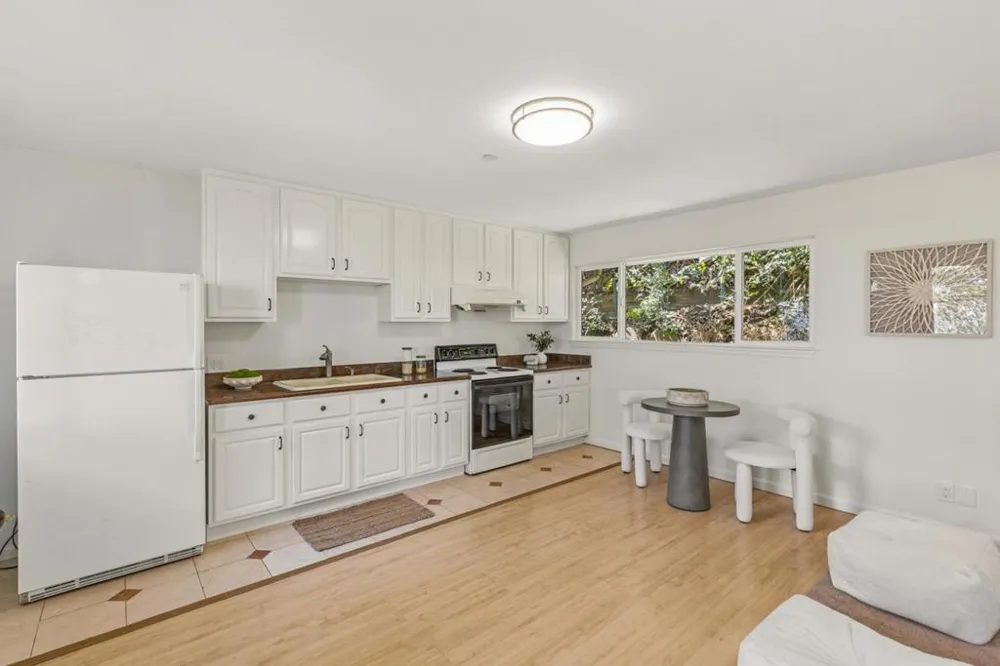 10955 Stonebrook Drive Los Altos Hills, CA 94024