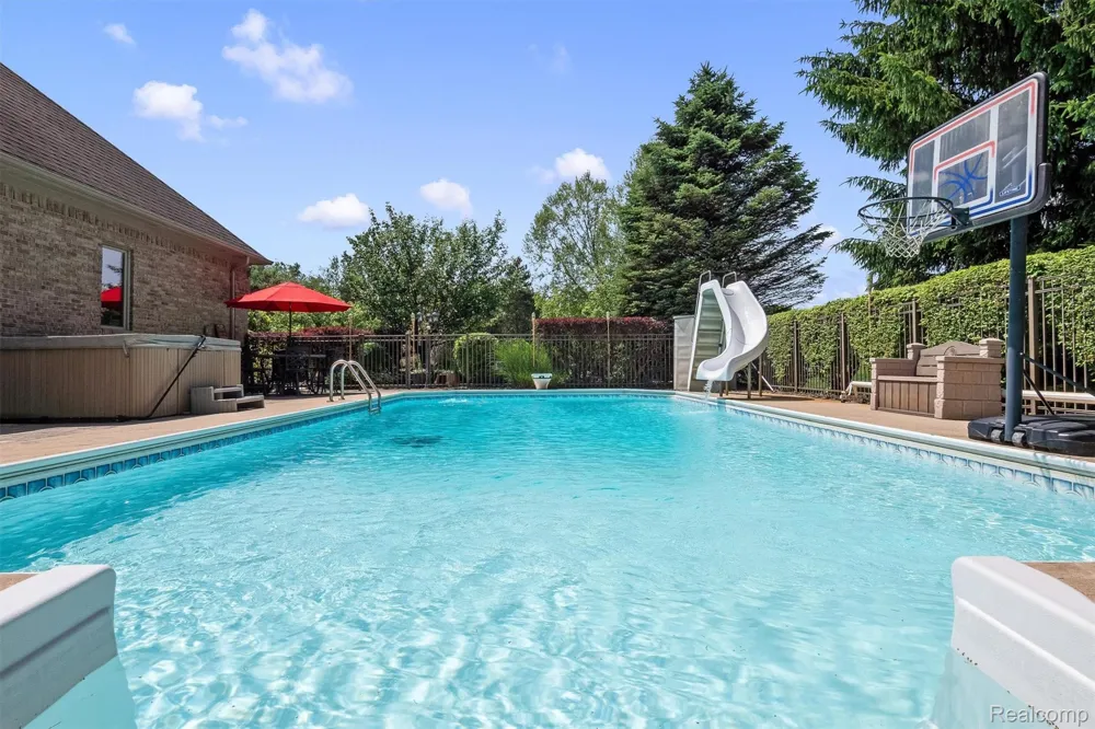 68960 Silver Fox Lane Washington Township, MI 48095