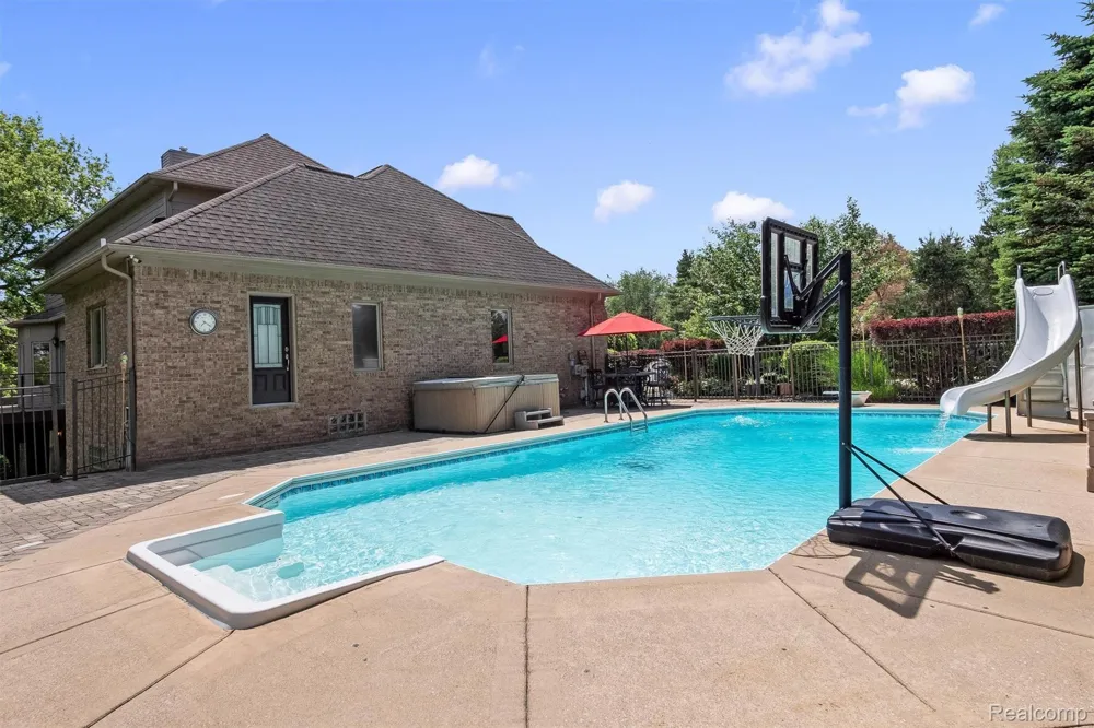 68960 Silver Fox Lane Washington Township, MI 48095