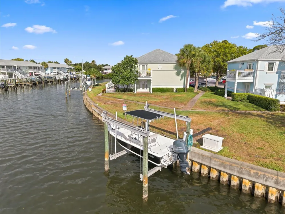 5117 SALMON DRIVE SE #B St Petersburg, FL 33705
