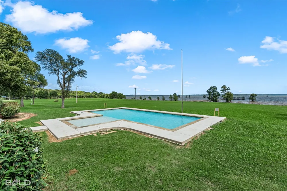 10099 Ferry Lake Road Oil City, LA 71061