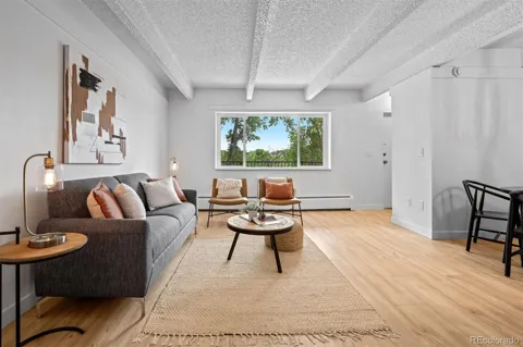 800 W Belleview Avenue #305