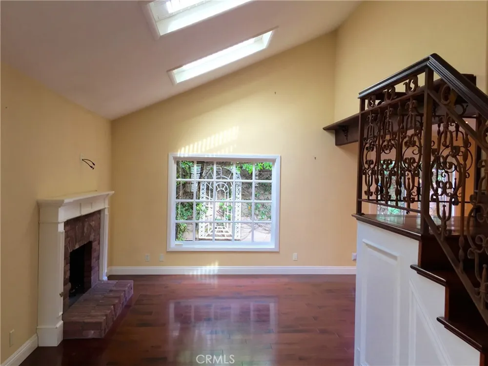 990 Trabuco Costa Mesa, CA 92627