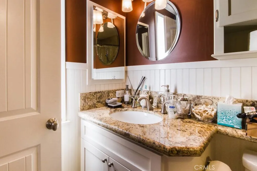 990 Trabuco Costa Mesa, CA 92627