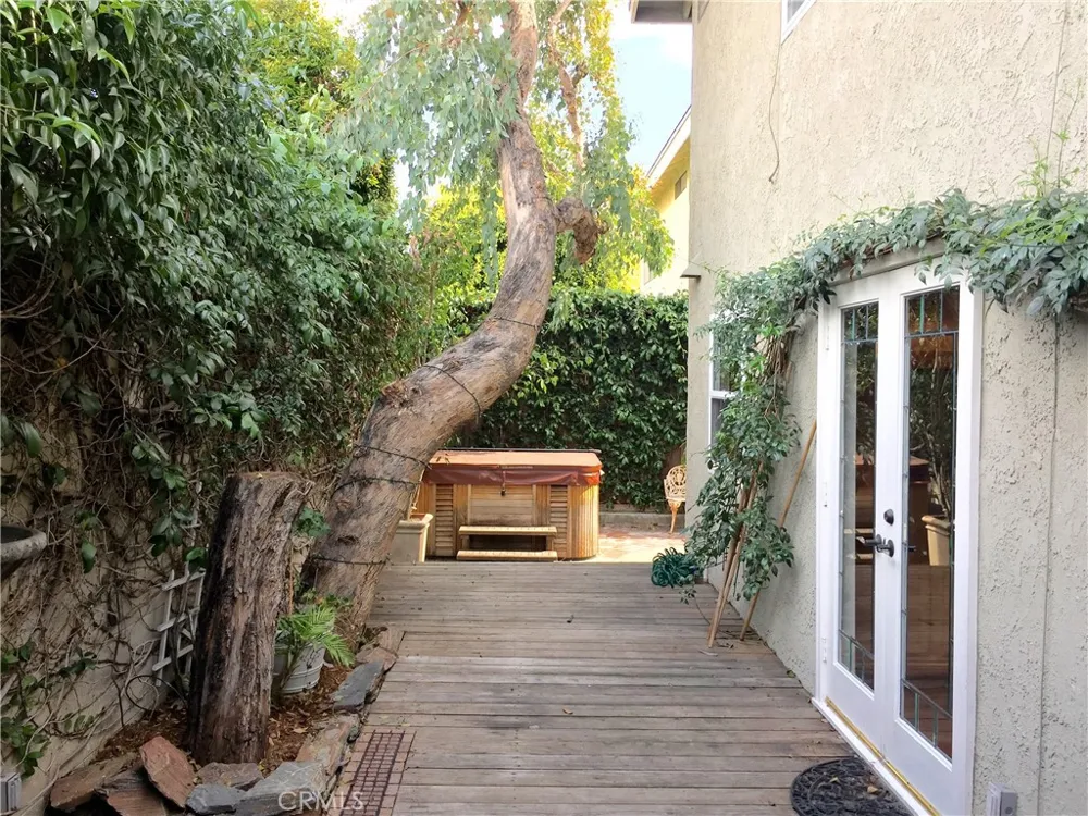 990 Trabuco Costa Mesa, CA 92627