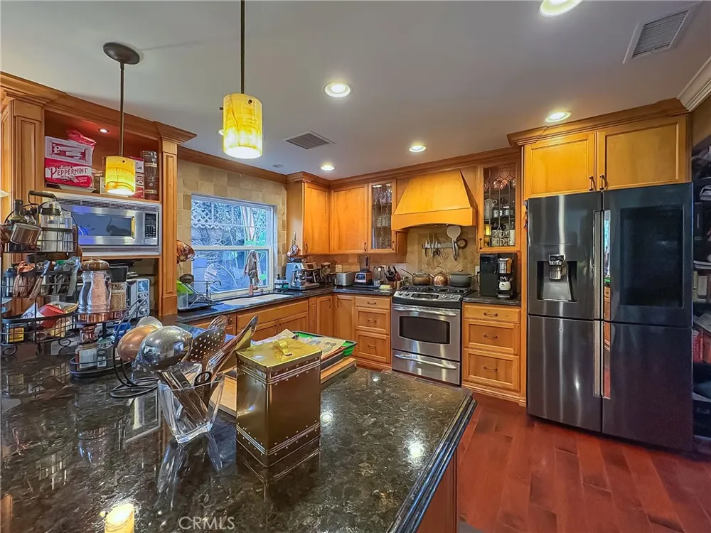 990 Trabuco Costa Mesa, CA 92627