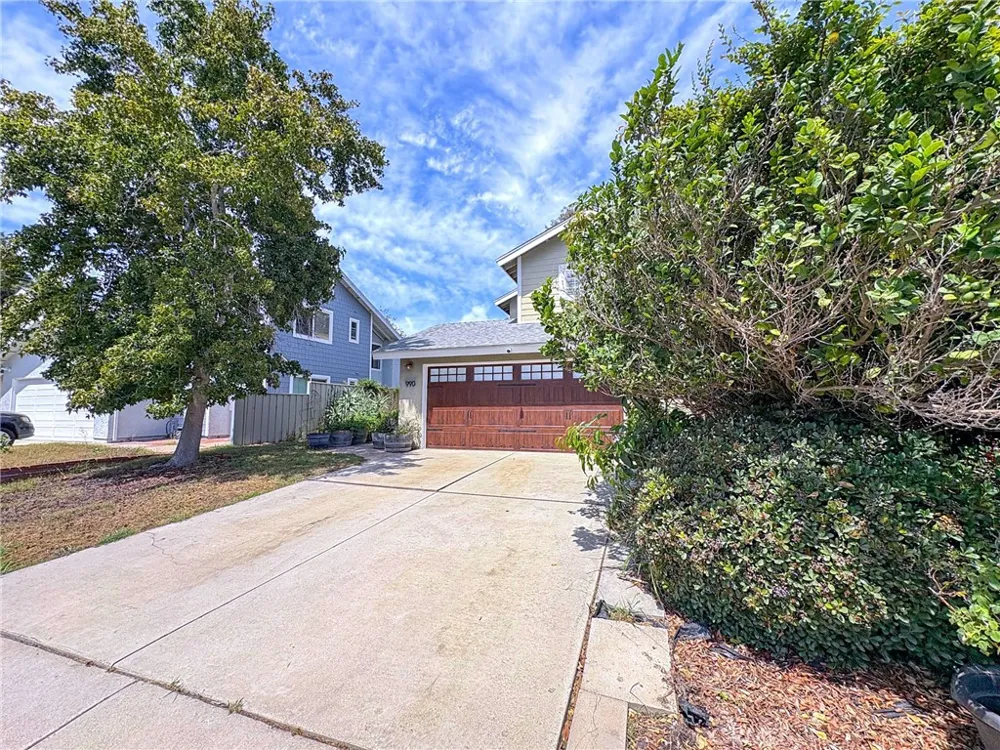 990 Trabuco Costa Mesa, CA 92627