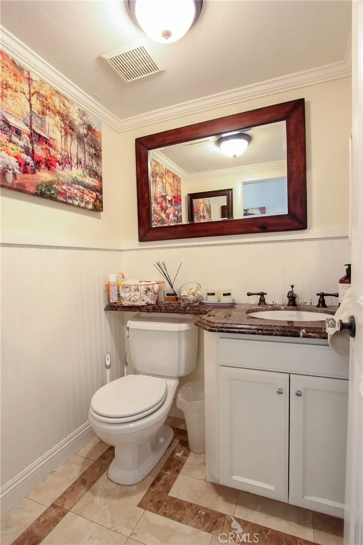 990 Trabuco Costa Mesa, CA 92627