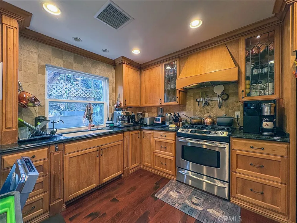 990 Trabuco Costa Mesa, CA 92627