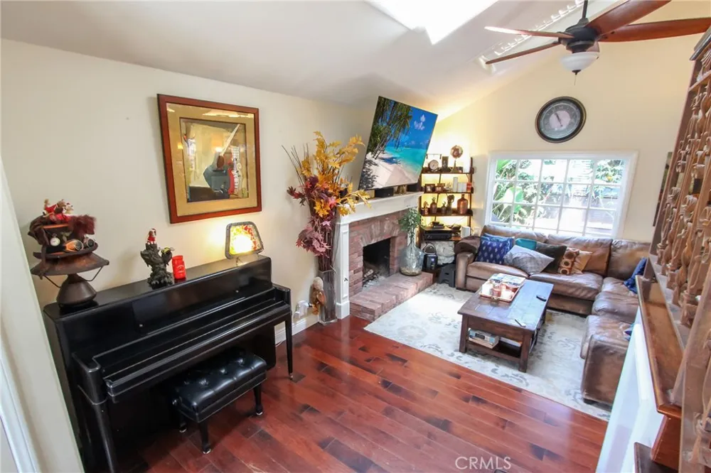 990 Trabuco Costa Mesa, CA 92627