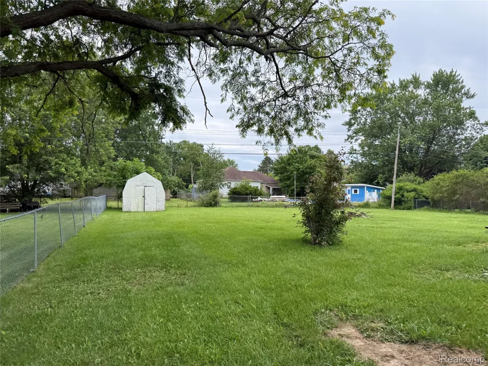 5347 Mapletree Drive Flint Charter Township, MI 48532