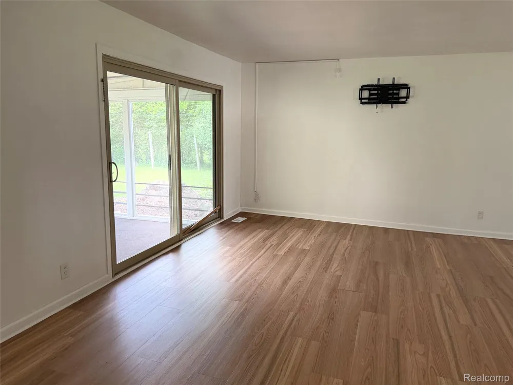 5347 Mapletree Drive Flint Charter Township, MI 48532