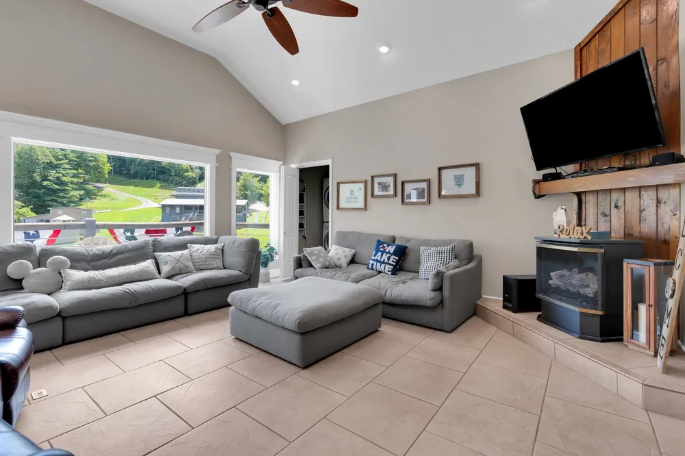 814 Shasteen Hollow Rd Lynchburg, TN 37352
