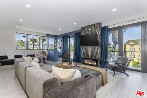 137 Doheny Drive #3