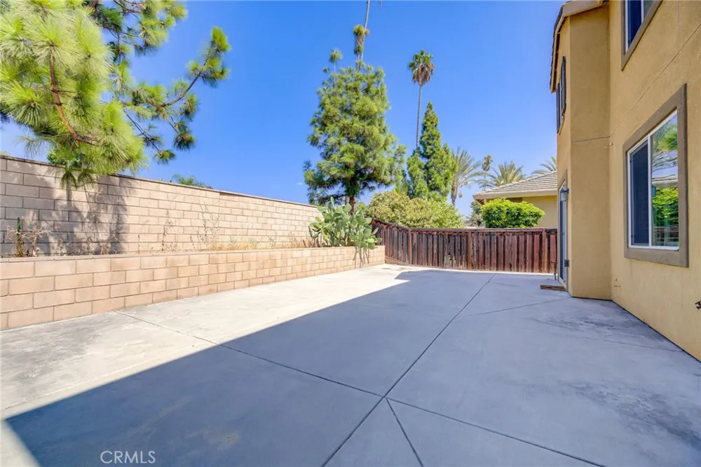 657 Garden Avenue Pomona, CA 91767
