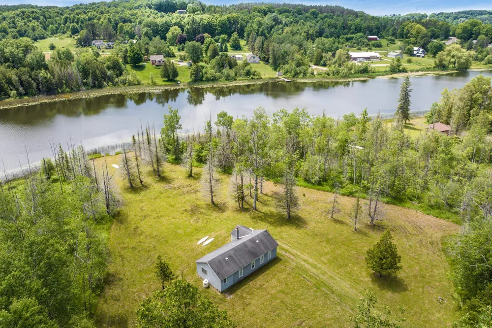 6263 East Jordan Road Banks Township, MI 49729