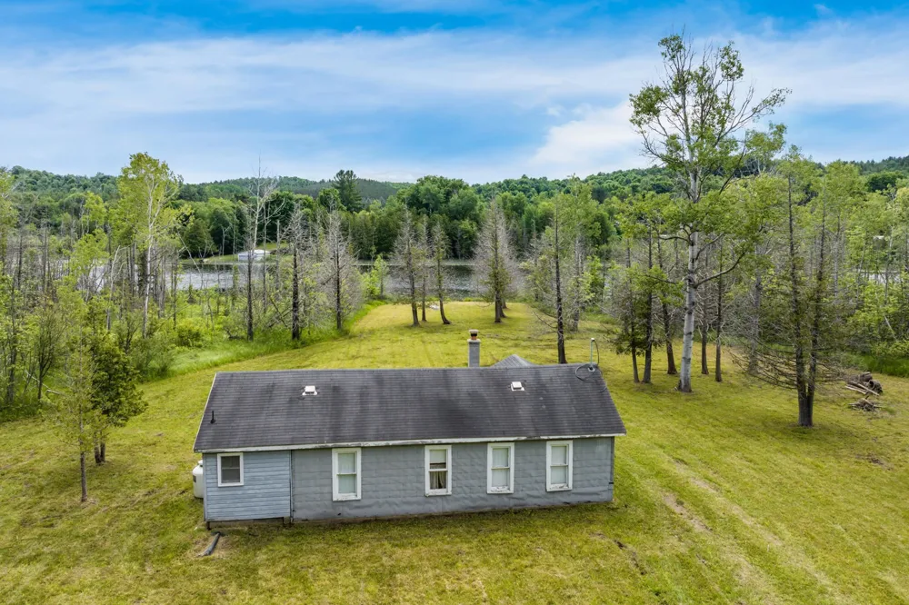 6263 East Jordan Road Banks Township, MI 49729