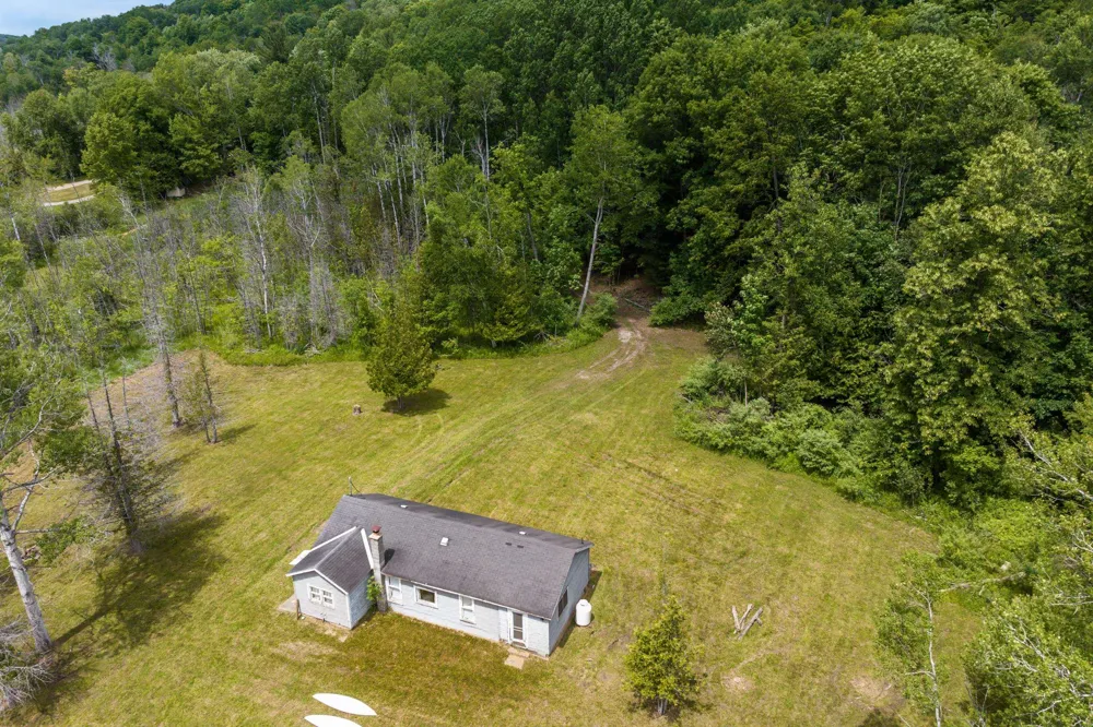 6263 East Jordan Road Banks Township, MI 49729