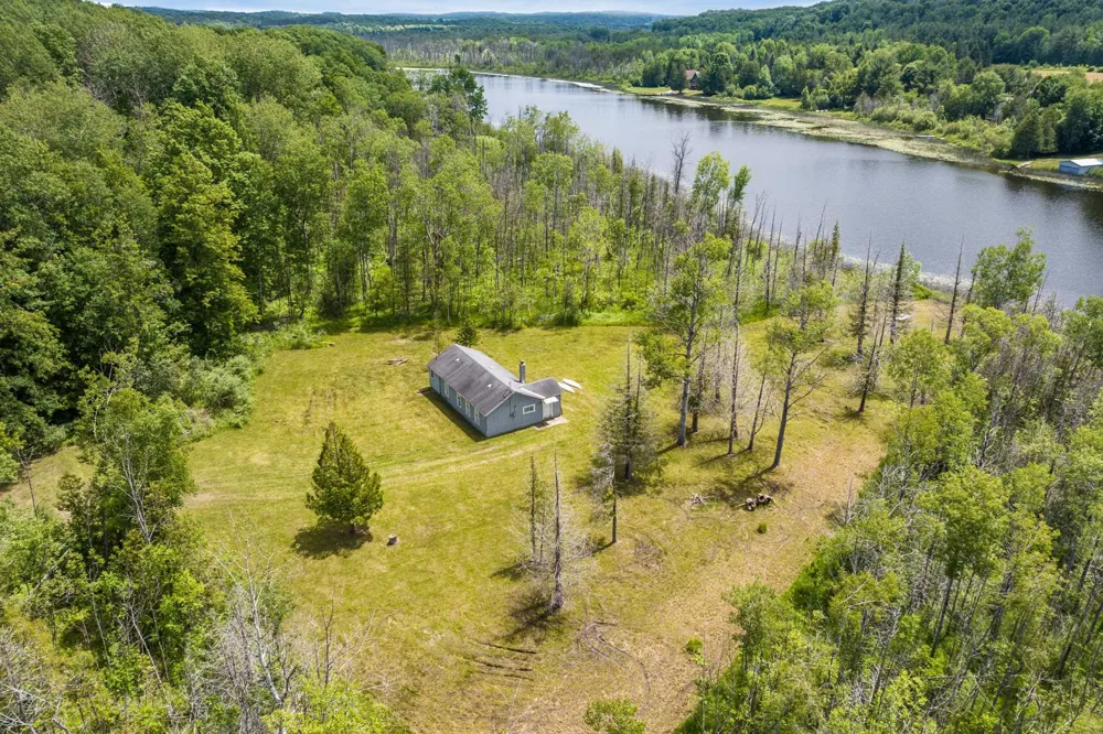 6263 East Jordan Road Banks Township, MI 49729