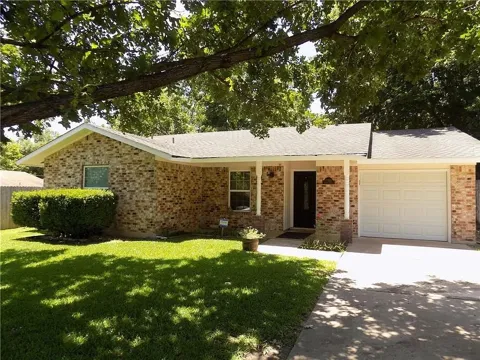 8402 Leesburg Circle