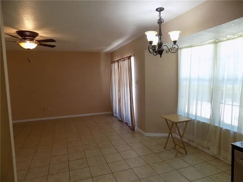 8402 Leesburg Circle Austin, TX 78758