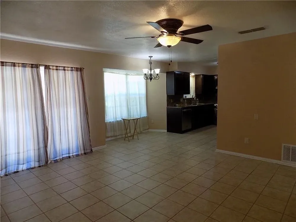 8402 Leesburg Circle Austin, TX 78758