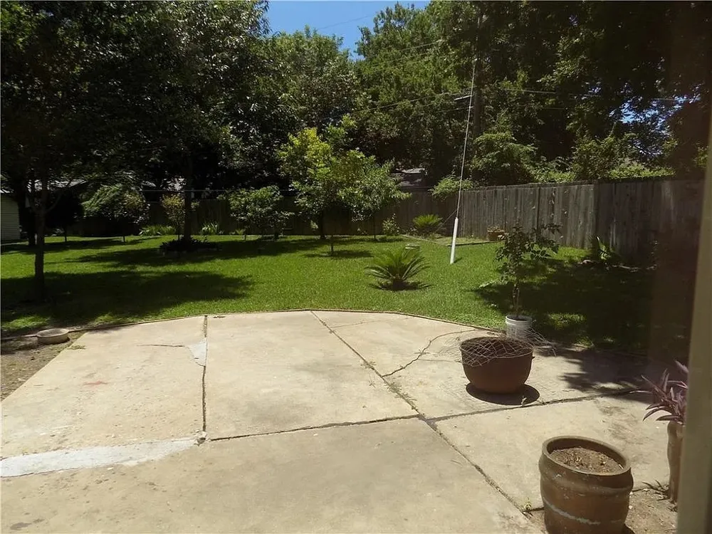 8402 Leesburg Circle Austin, TX 78758