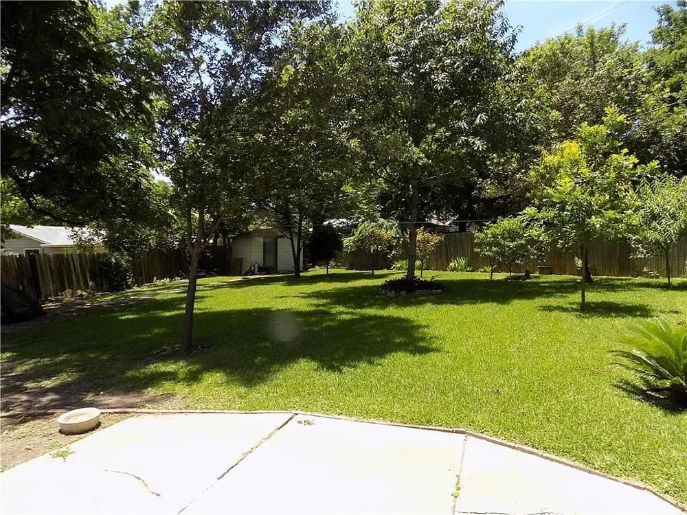 8402 Leesburg Circle Austin, TX 78758