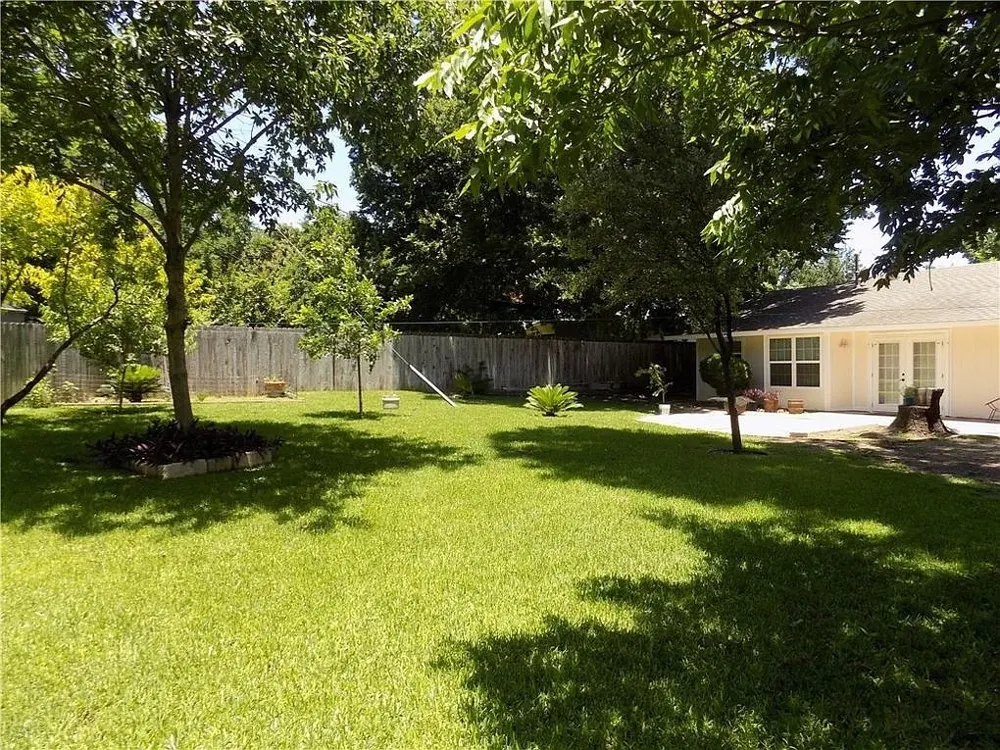 8402 Leesburg Circle Austin, TX 78758
