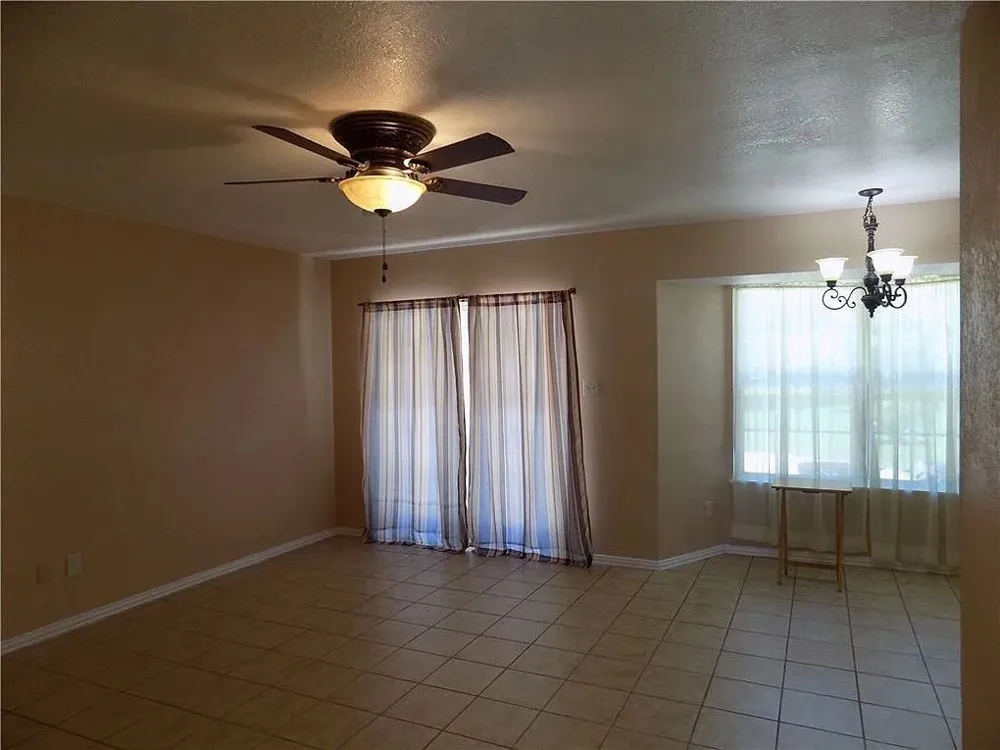 8402 Leesburg Circle Austin, TX 78758