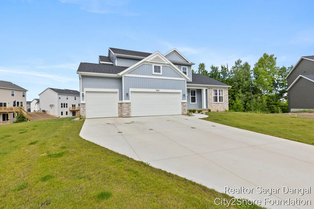 5961 Claymont Court SE Caledonia Township, MI 49316
