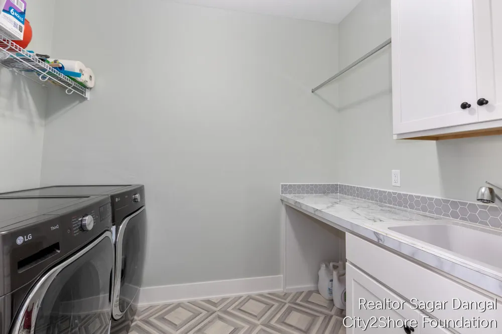 5961 Claymont Court SE Caledonia Township, MI 49316