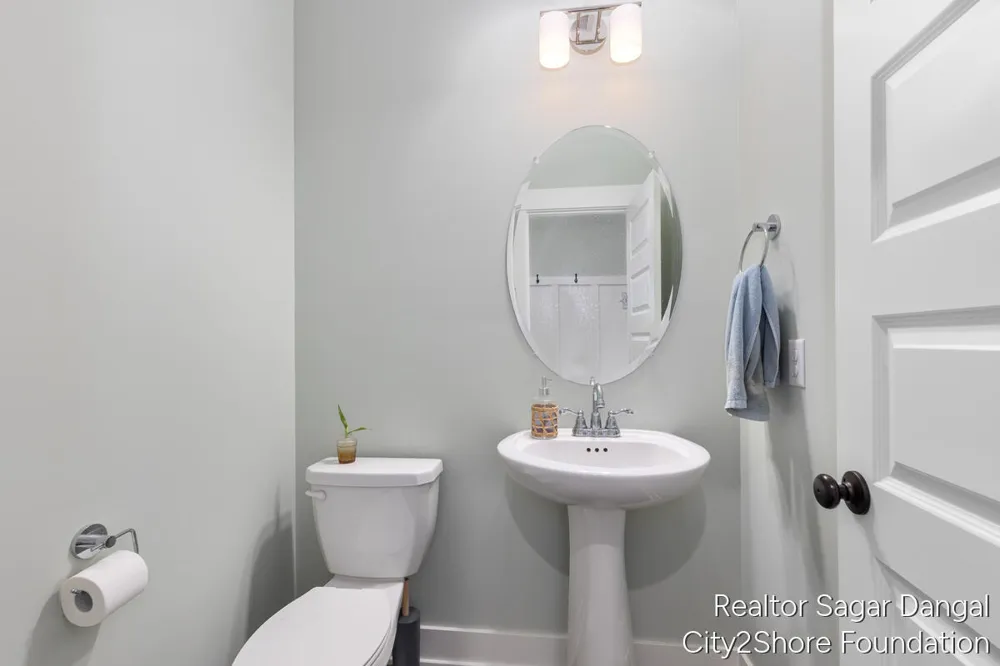 5961 Claymont Court SE Caledonia Township, MI 49316