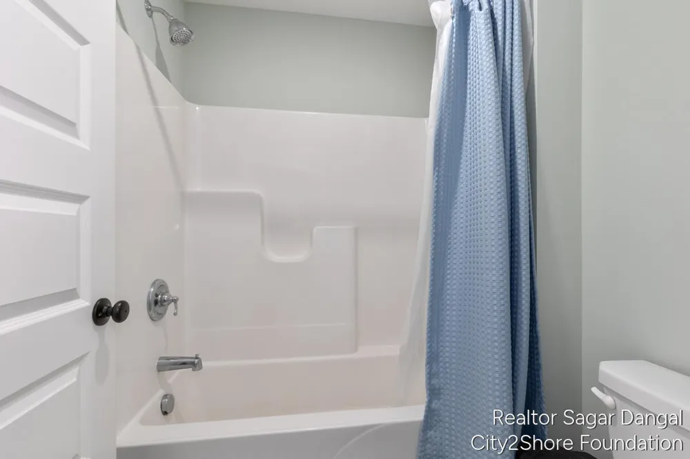 5961 Claymont Court SE Caledonia Township, MI 49316
