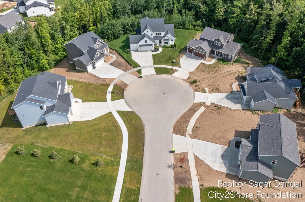 5961 Claymont Court SE Caledonia Township, MI 49316