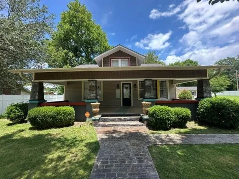 116 W Frazier St