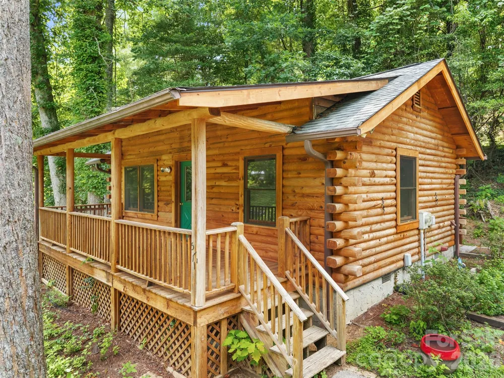549 Henderson Street Saluda, NC 28773