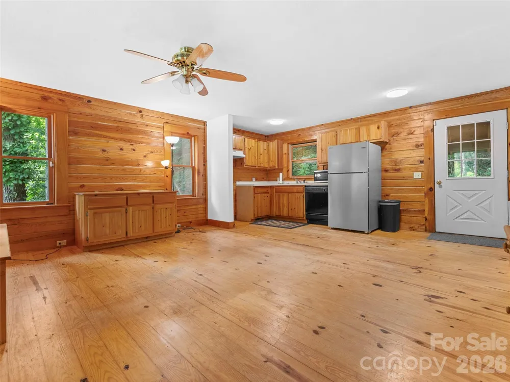 549 Henderson Street Saluda, NC 28773