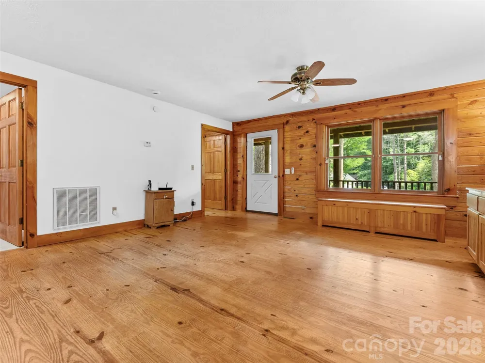 549 Henderson Street Saluda, NC 28773