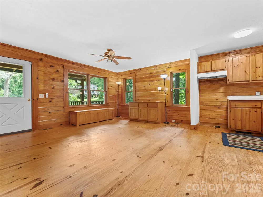 549 Henderson Street Saluda, NC 28773