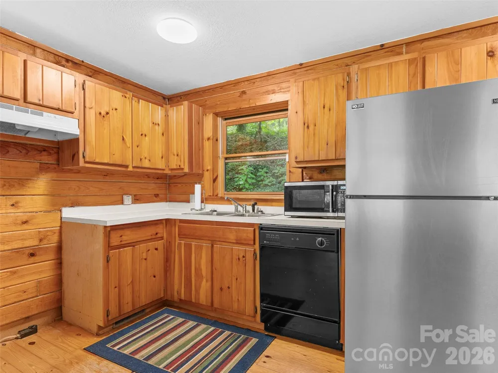 549 Henderson Street Saluda, NC 28773