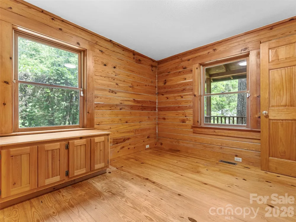 549 Henderson Street Saluda, NC 28773