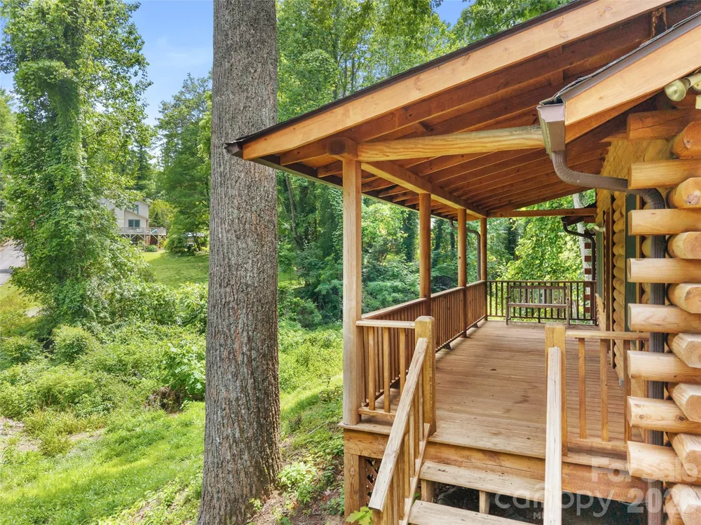 549 Henderson Street Saluda, NC 28773