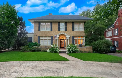 235 Gladstone Boulevard