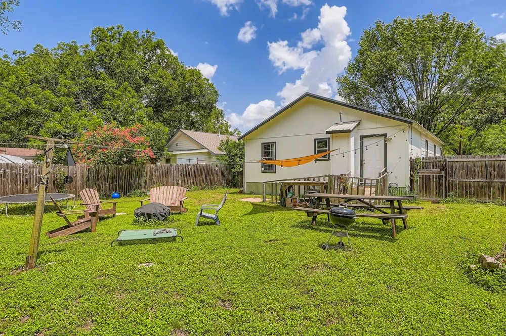 5605 Tura Lane Austin, TX 78721