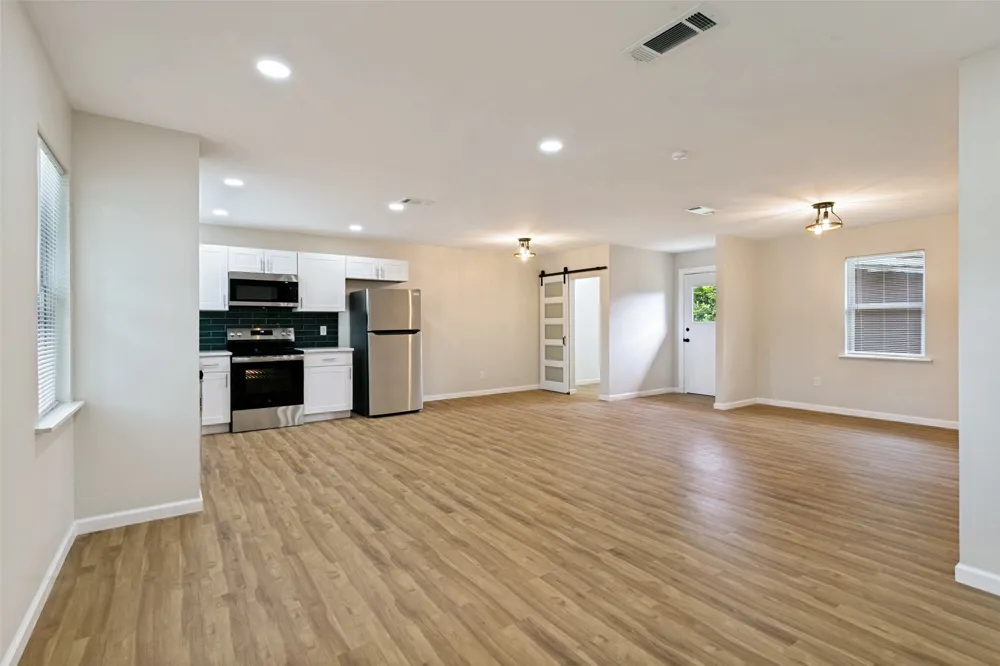904 Bryan Drive Bedford, TX 76022