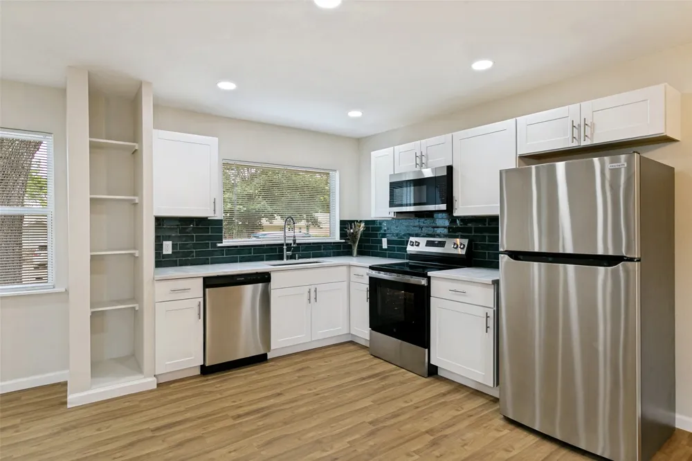 904 Bryan Drive Bedford, TX 76022