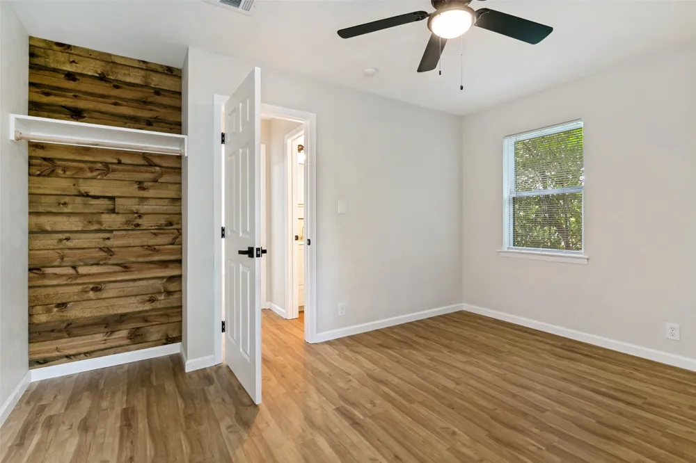 904 Bryan Drive Bedford, TX 76022